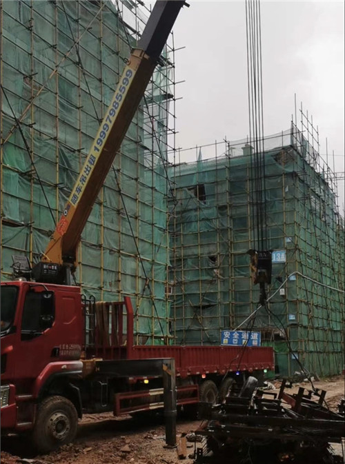 范县“慢工细活”—— 吊车的 “微动控制” 技术