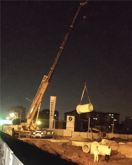 范县“弯臂矫正”—— 吊车的 “形变补偿” 技术