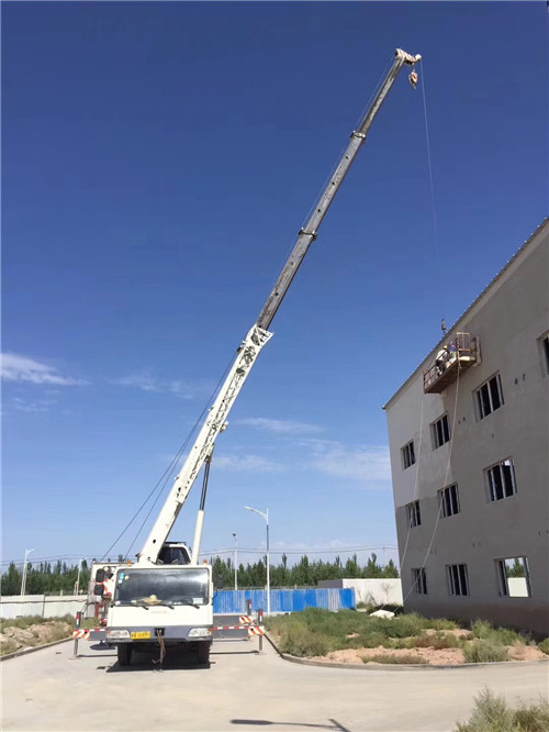 范县“轻装强干”—— 吊车的 “轻量化臂架” 技术